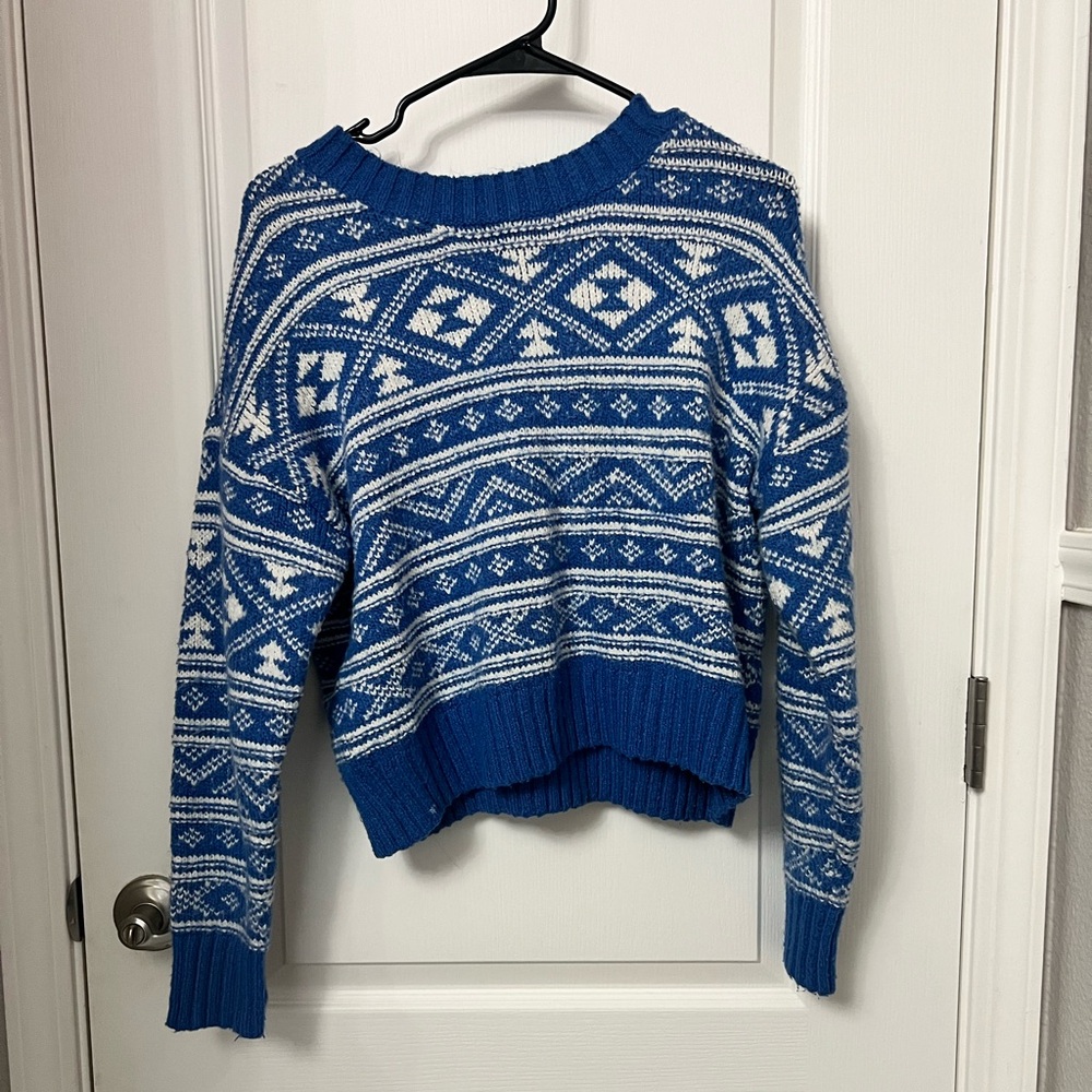 American Eagle Outfitters Blue and White Geometric Sweater